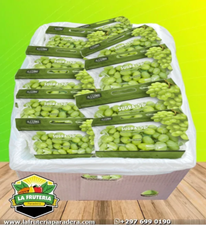 Uvas verdes caja abierta
